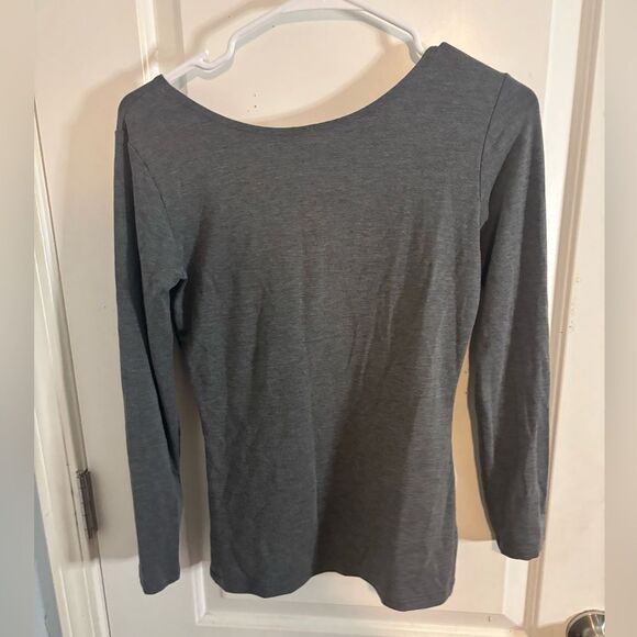 Uniqlo Charcoal Long Sleeve Women's top size m EUC - Picture 1 of 2